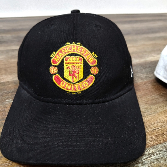 Manchester United 2 New Era Black Cap Strap Back & Black Grey Snap Back - Picture 3 of 16